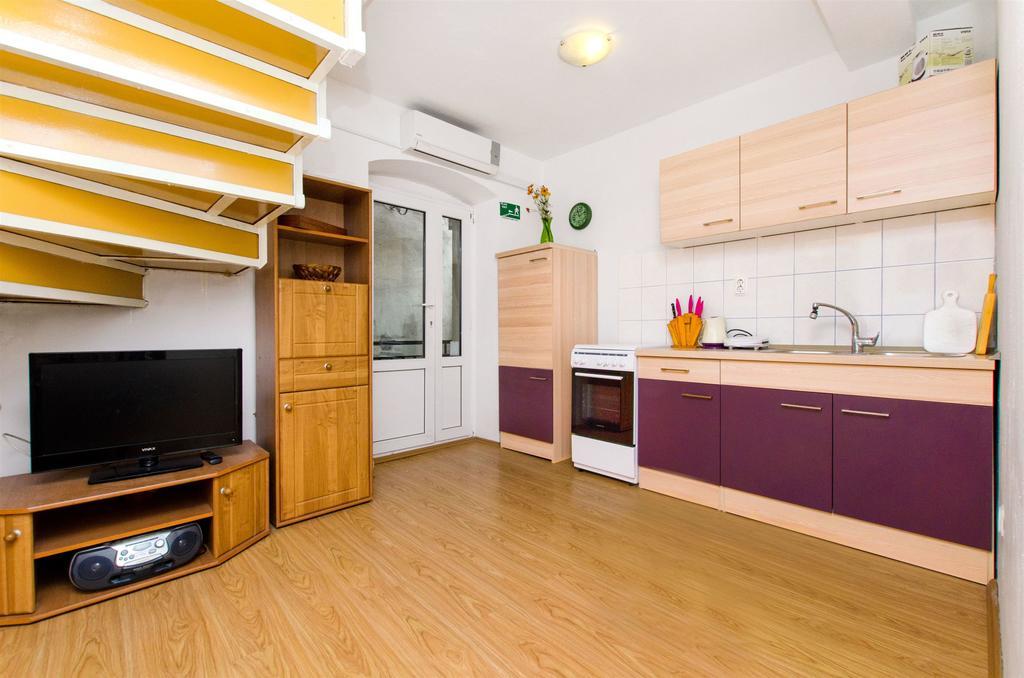 Apartment Mandic Omiš Buitenkant foto